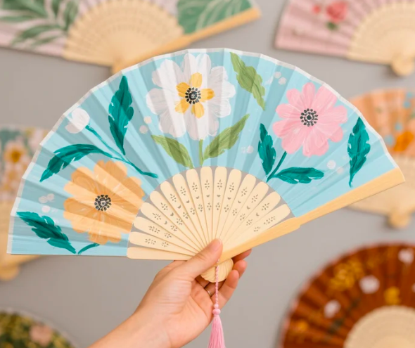 What Are the Most Popular Handpainted Fan Design Trends This Year?
